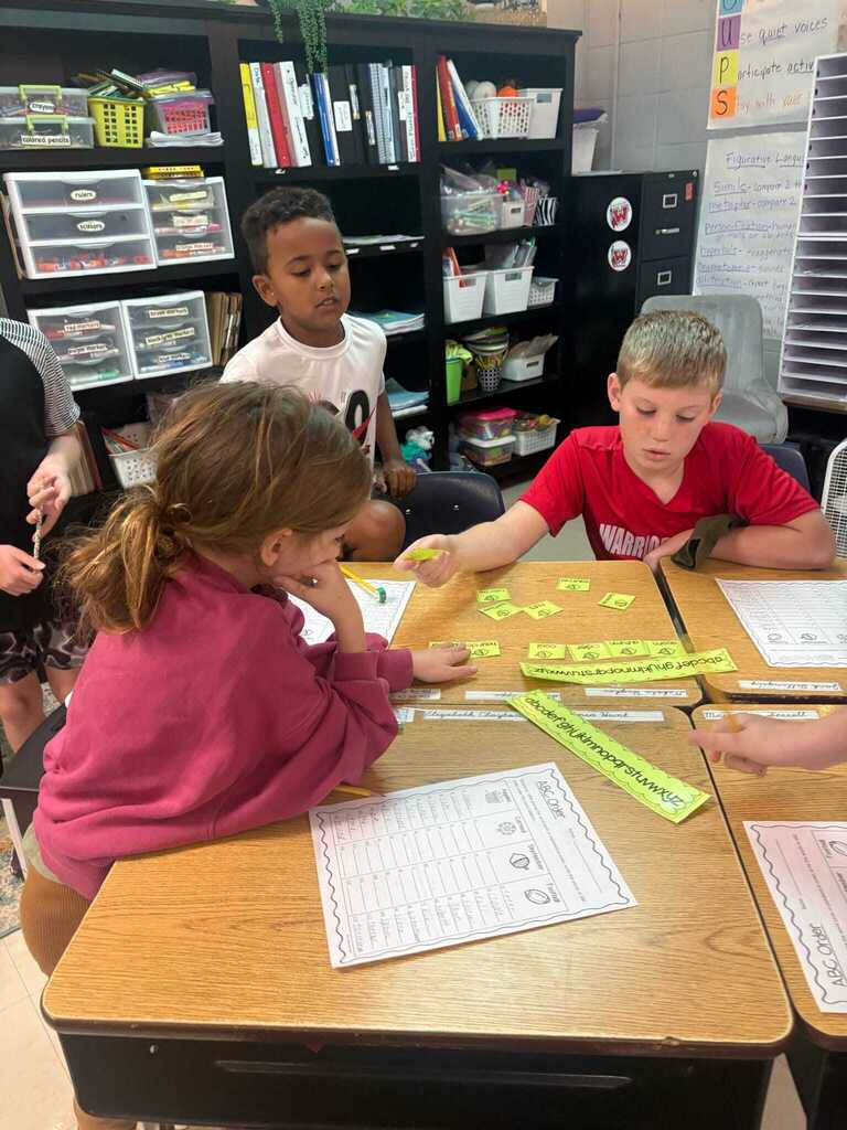 Ms. Shannon Cox’s fourth graders are working in station groups to review previously taught skills, including alphabetical order and category word sorts.  Students are collaborating with their classmates and taking ownership of their learning by checking their own work with an answer key. What a great way to build both skills and independence! ❤️🤍