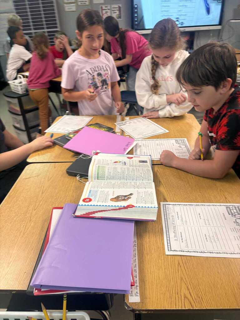 Ms. Shannon Cox’s fourth graders are working in station groups to review previously taught skills, including alphabetical order and category word sorts.  Students are collaborating with their classmates and taking ownership of their learning by checking their own work with an answer key. What a great way to build both skills and independence! ❤️🤍