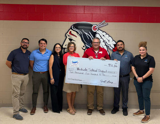 Westside Middle School would like to extend a heartfelt thank you to Swept Away Janitorial Company for their generous donation to the WMS Food Pantry!  Swept Away continues to be a wonderful community partner and supporter of our students. Their generosity will help ensure our pantry can continue providing assistance to students and families when needed.  We are incredibly grateful for businesses like Swept Away that invest in our Warriors and our community. Thank you for making a difference! ❤️🤍