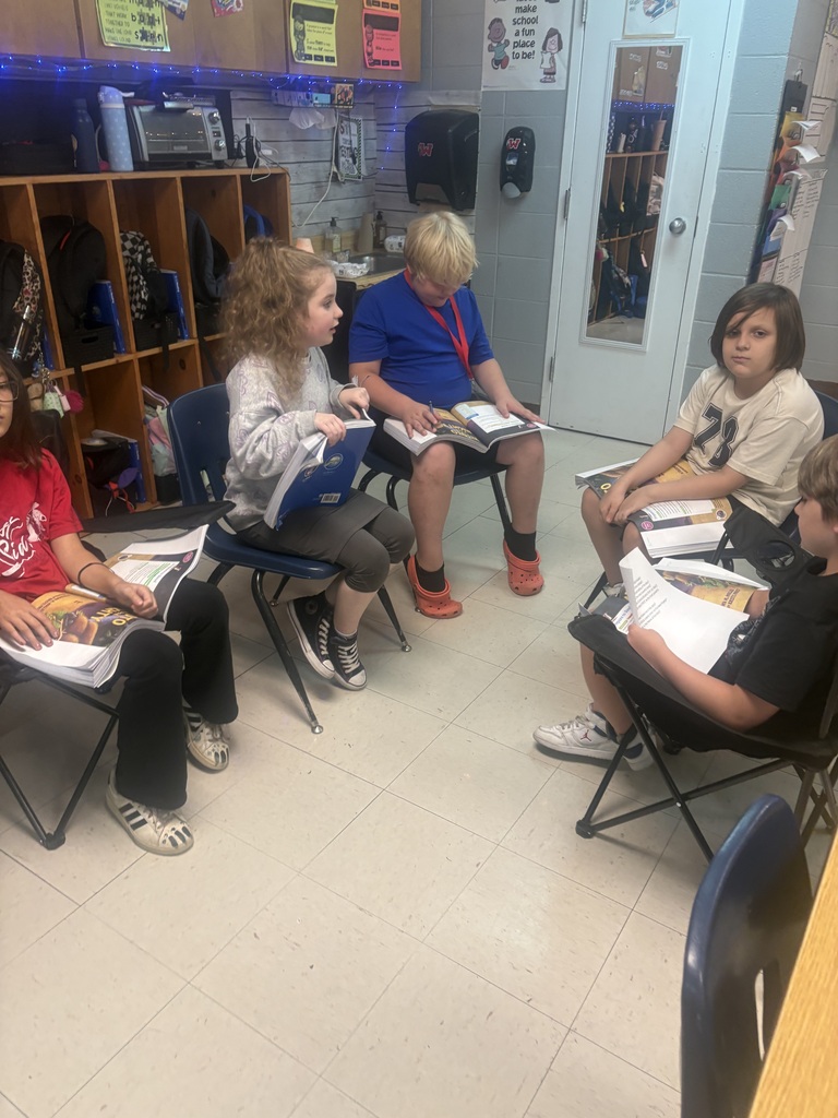 Mrs. Shannon Cox’s fourth-grade students are putting their reading skills to work through literature groups! Each student takes on a specific role—leader, timekeeper, investigator, or reporter—as they work together to reread a text and answer both explicit and inferential questions using evidence from their reading. Along the way, they’re strengthening reading comprehension, communication, and teamwork skills! Warriors putting learning into action! ❤️🤍