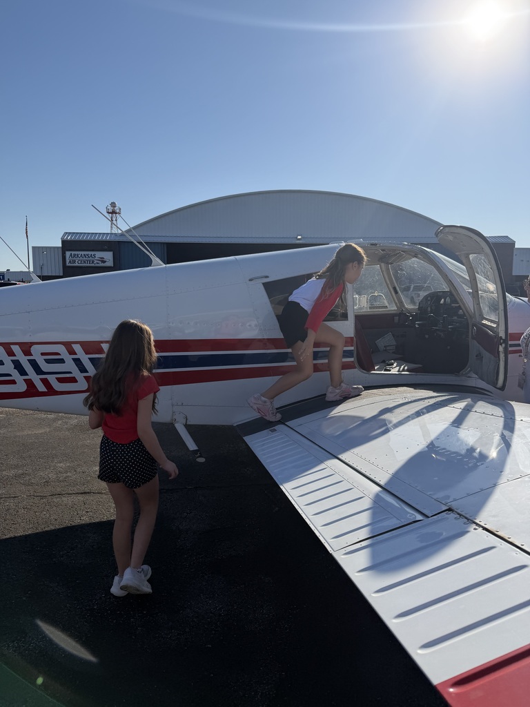 Westside Elementary GT students enjoyed an exciting field trip filled with adventure, exploration, and hands-on learning!  The day began at the airport, where Mr. Houston Hart gave students a behind-the-scenes look at aviation and even let them climb inside a real airplane! ✈️  Next, students visited the Nature Center, where they explored exhibits, watched an educational movie, and discovered wildlife along the way—including a frog, lizard, walking stick, and even a snake! 🐸🐍  After lunch and some fun at the park, students wrapped up their adventure with a visit to KAIT, where they learned about television news production, experienced the green screen, and were thrilled to meet Diana Davis! 🎥  A big THANK YOU to everyone who helped make this such a memorable learning experience for our Lil Warriors!