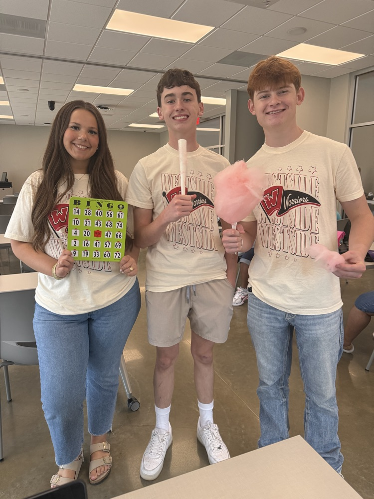 The WHS Student Council was happy to volunteer at the Dierksen Senior Day Hospice Fall Festival. Students help assist attendees, served cotton candy, and ran the bingo room!