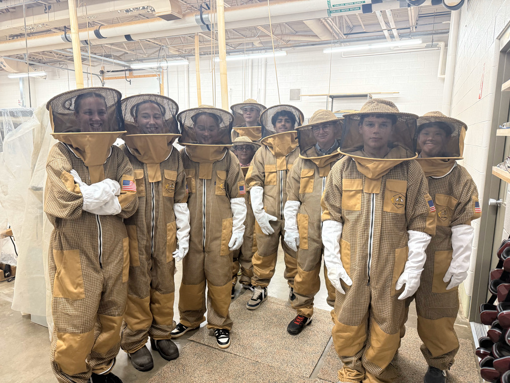 Students ready to harvest honeycombs