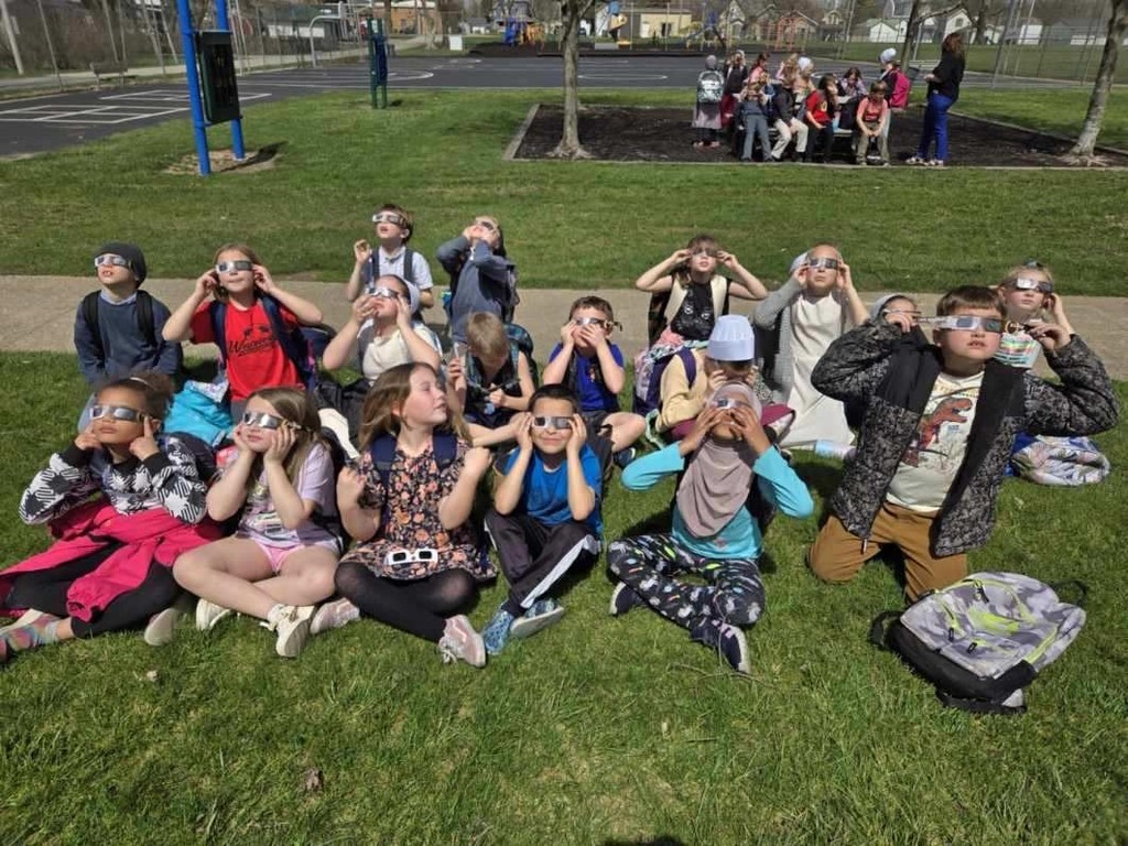 students watching the eclipse