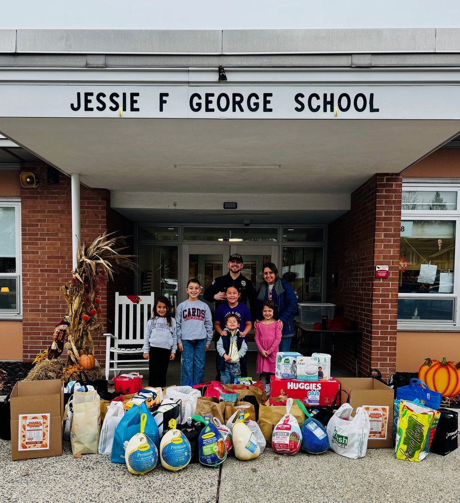 A heartfelt thank you to all the wonderful families who generously contributed to our Food Drive! Together, we donated non-perishable items, frozen turkeys, and essential toiletries to the Helping Hands Food Pantry in Hillsdale. We are truly grateful for this incredible community and your unwavering support! #JustFocusonGrowing 