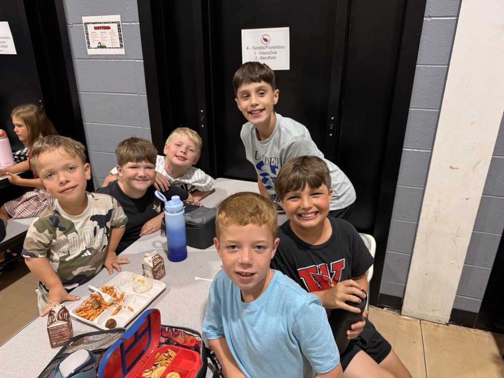 4th graders at lunch