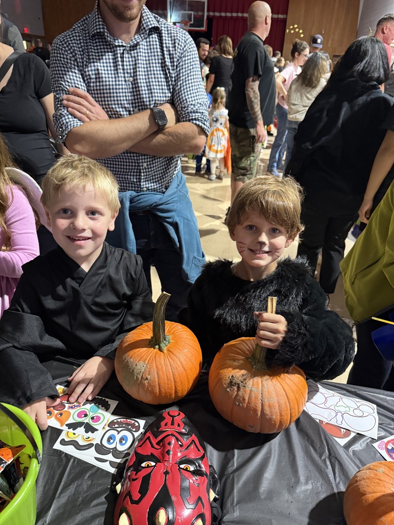 Kids an pumpkins
