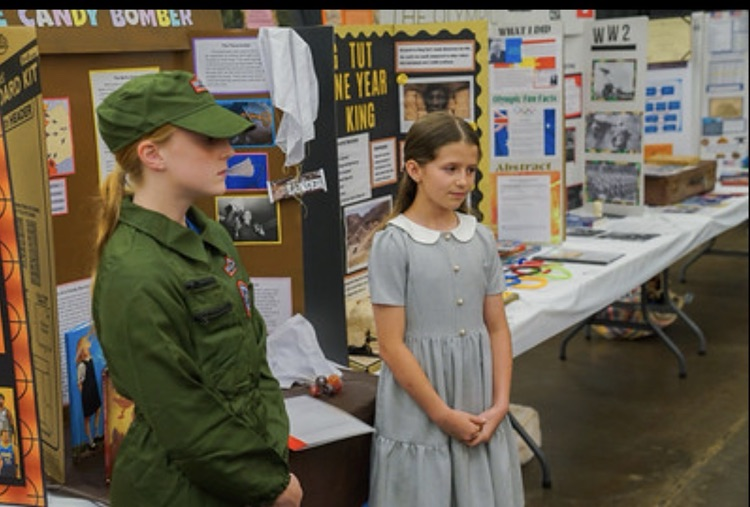 2 kids presenting projects