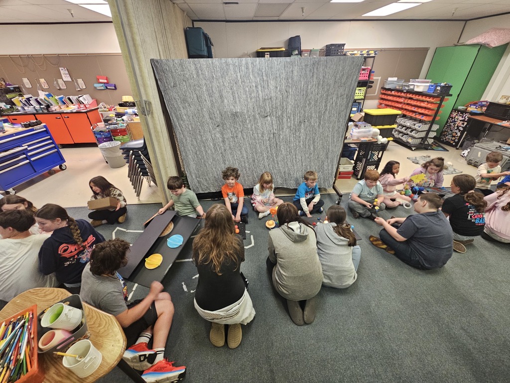 On May 7th, Mrs. Pilant's First Grade class came and visited Miss Landis's Sixth grade science class. On this special day, the first graders shared their Solar System projects with the sixth graders. The actively engaged in scientific exploration and discussions on the various planets in our solar system.