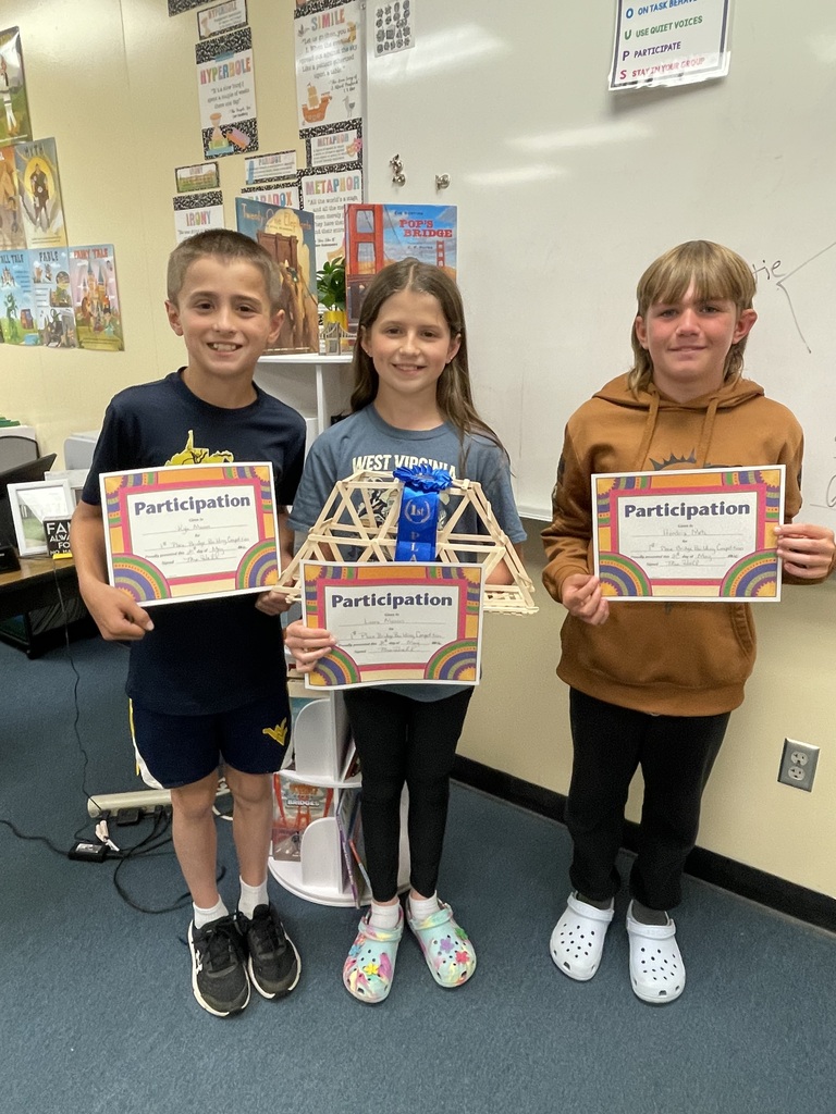 1st place Kyle Mason, Laura Mason & Hendrix Metz with their bridge, certificates, and ribbon. 