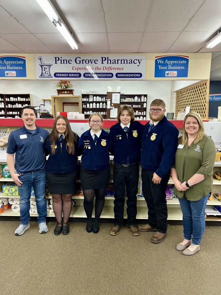 FFA students at Pine Grove pharmacy