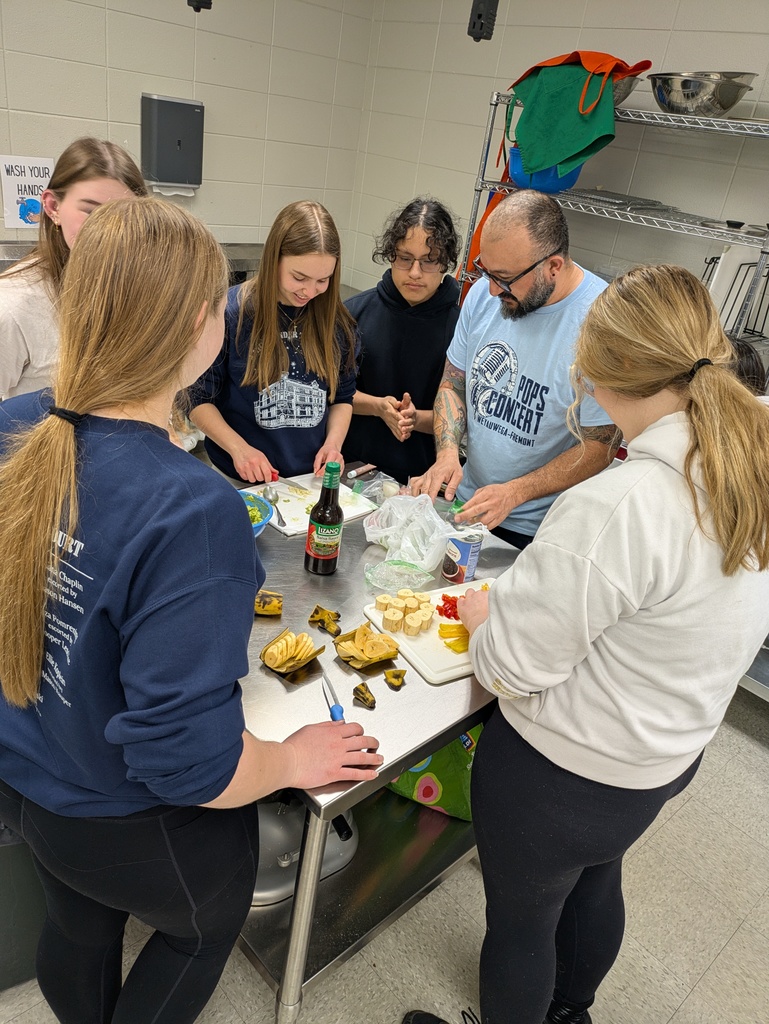 Spanish students prepping their dishes