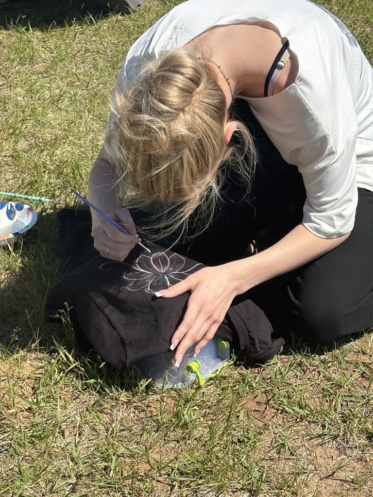 One student carefully working on her reverse tie-dye project.