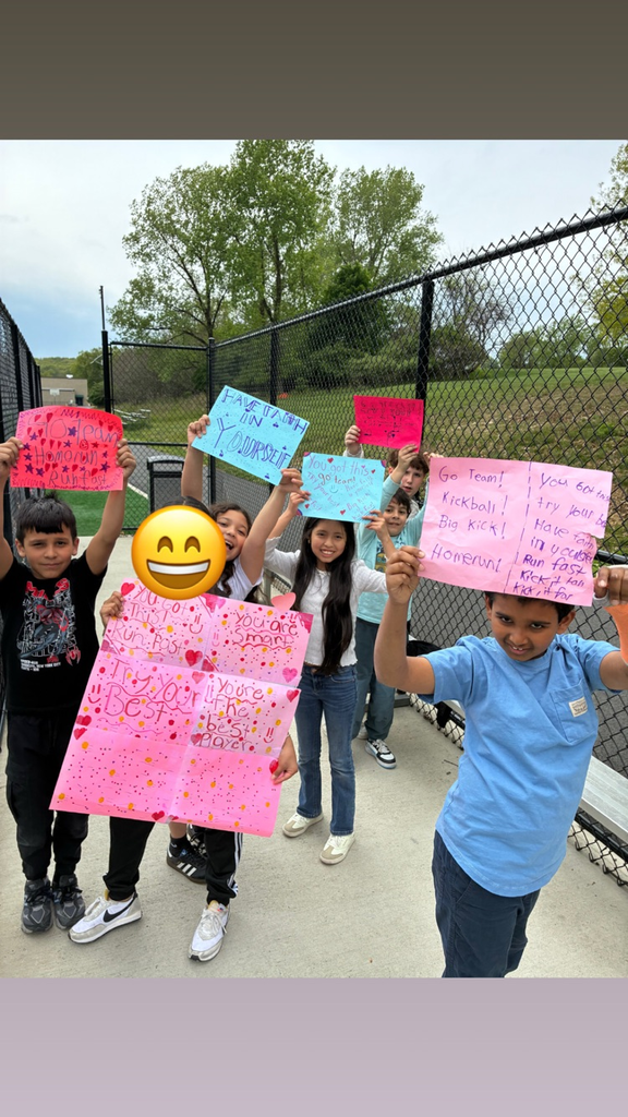 kids holding signs 