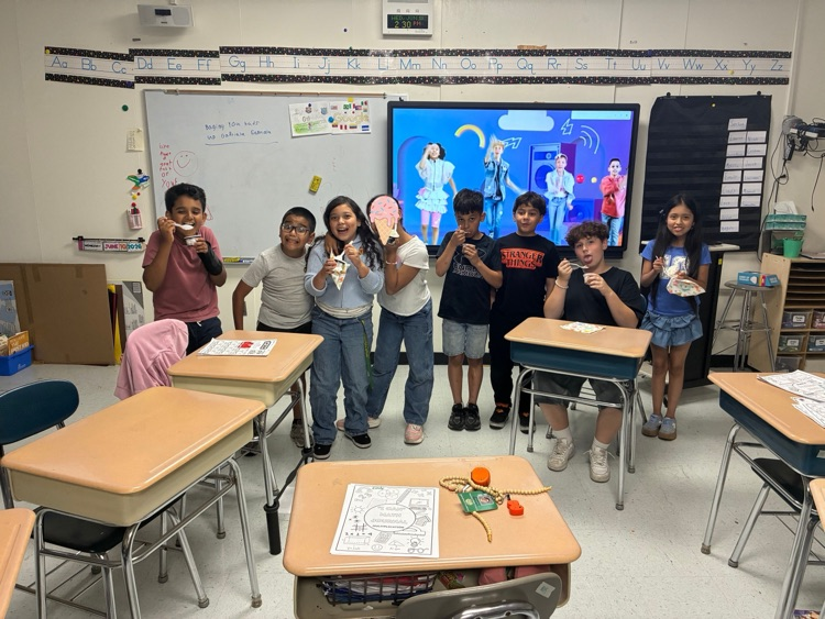 students with ice cream 
