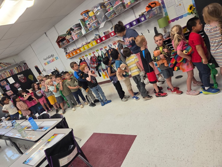 Kindergarten ready to go on a bear hunt !