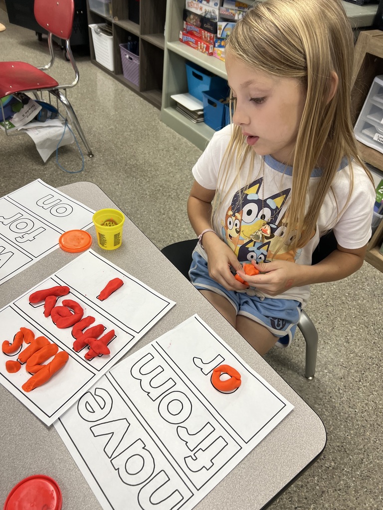 📚✨ WCC Bear Necessities After School Program ✨📚 Mrs. Slane’s 🐻 2nd graders are working hard and having FUN while learning to read and spell words! 📝💡 Using multi-sensory activities – tapping, clapping, writing, and saying their words out loud – our students are staying engaged and excited about growing their reading skills. 🎯🔤 We love watching them learn through hands-on experiences that make reading and spelling come alive! 🌟🙌 #WCCBears #BearNecessities #AfterSchoolFun #2ndGradeReaders #LearningIsFun #HandsOnLearning #FutureLeaders