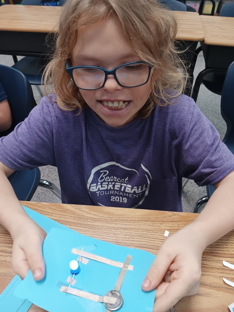 🔋💡 WCC Bear Necessities STEM Enrichment 💡🔋 Our 5th graders had an electrifying time learning about open and closed circuits! ⚡🐾 Every student successfully connected their circuits and lit them up 🔦—the excitement on their faces said it all! Hands-on learning + curious minds = so much fun and discovery! 🧠✨ #WCCBears #STEMEnrichment #FutureEngineers #HandsOnLearning