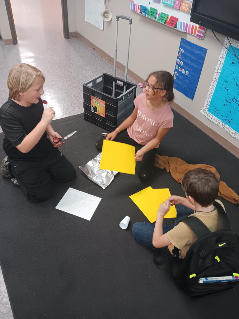 Bear Necessities After-School Program These 4th graders had a blast planning their own inventions and bringing them to life with all kinds of materials. Their creativity blew us away! Future engineers 🐻⚙️🚀