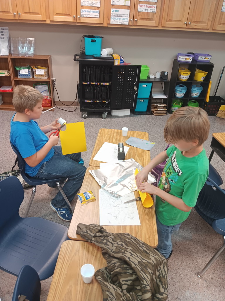 Bear Necessities After-School Program These 4th graders had a blast planning their own inventions and bringing them to life with all kinds of materials. Their creativity blew us away! Future engineers 🐻⚙️🚀