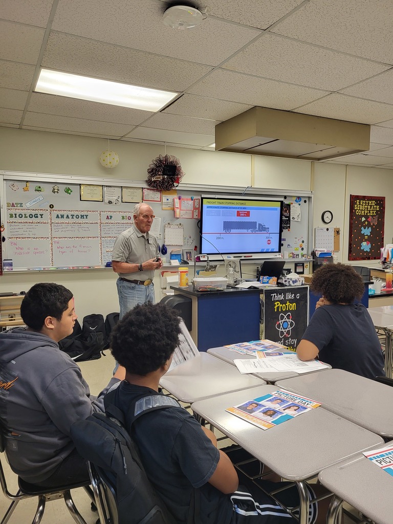 Ron Hale speaks about Operation Lifesav.er to Mrs. Henslee's CAP class.