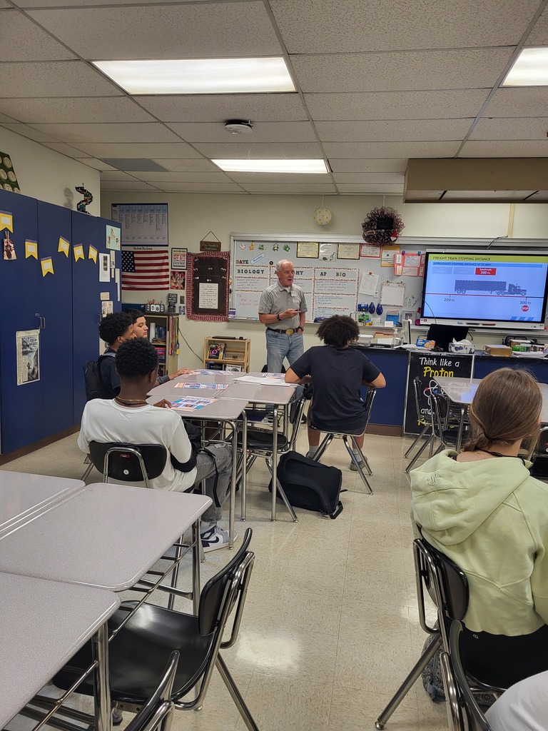 Ron Hale speaks about Operation Lifesav.er to Mrs. Henslee's CAP class.