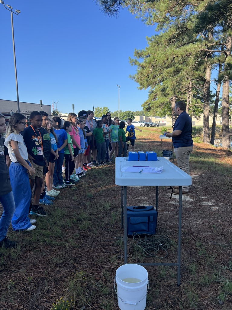Moody 5th grade students with the Stream Team
