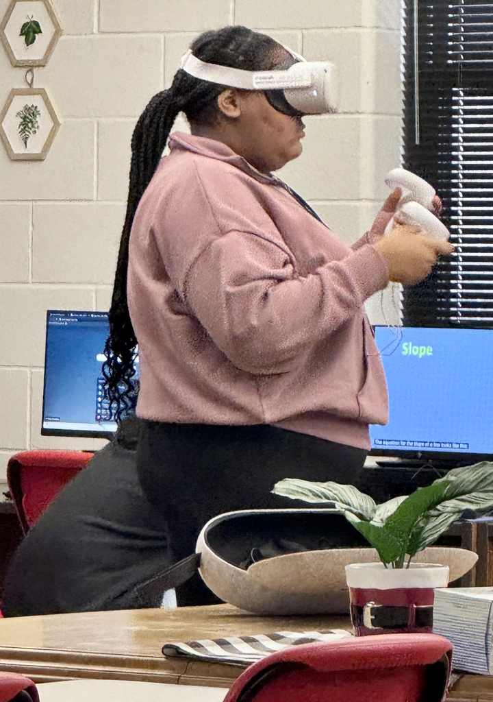 CTE Students using VR Headsets