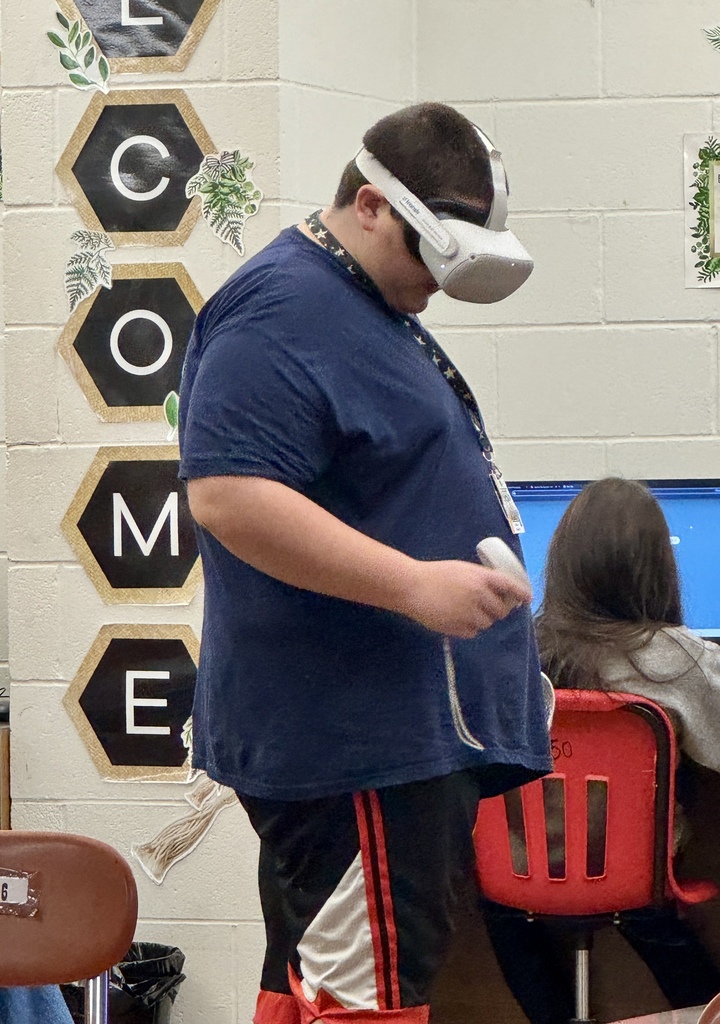 CTE Students using VR Headsets