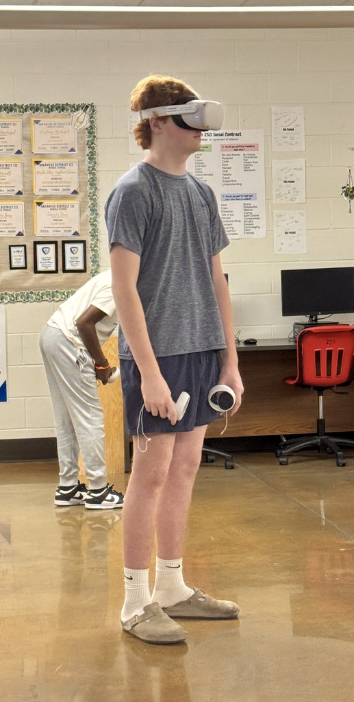 CTE Students using VR Headsets