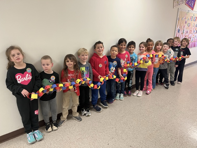 Mrs. Howard’s class made a paper chain with 100 chain links for the 100th day of kindergarten!