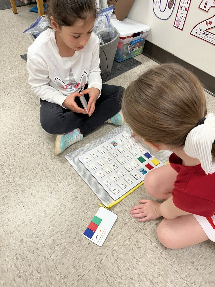 Mrs. Howard’s class builds words with digraphs ch and wh.