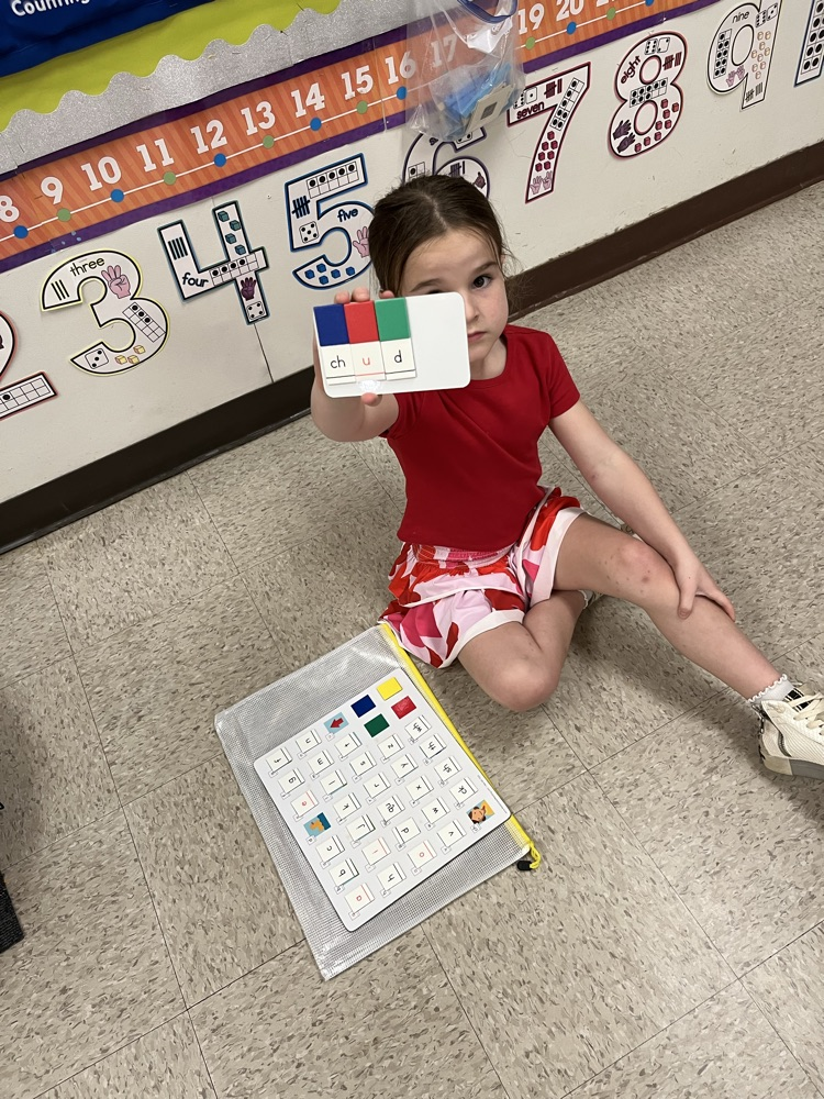 Mrs. Howard’s class builds words with digraphs ch and wh.