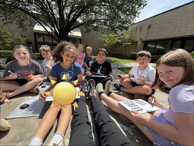 Mrs. Hulse’s second grade class was enjoying the sunshine today as they practiced their spelling words and math skills in the courtyard. ☀️