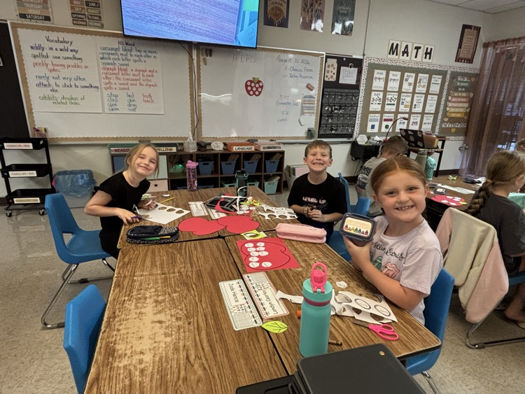 Mrs. Hulse’s second grade class had fun practicing addition within 20 while making some amazing math crafts! Learning + creativity = the perfect lesson!
