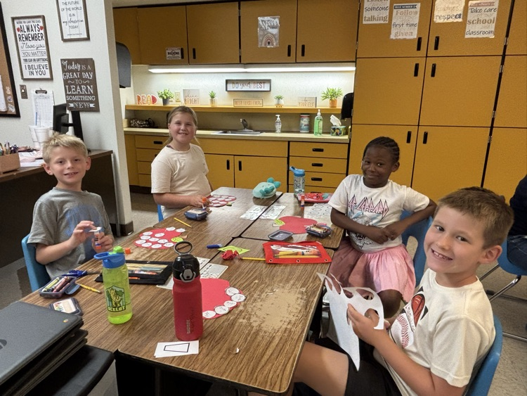 Mrs. Hulse’s second grade class had fun practicing addition within 20 while making some amazing math crafts! Learning + creativity = the perfect lesson!