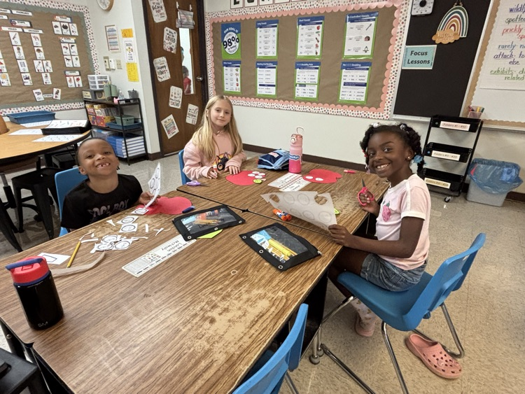 Mrs. Hulse’s second grade class had fun practicing addition within 20 while making some amazing math crafts! Learning + creativity = the perfect lesson!
