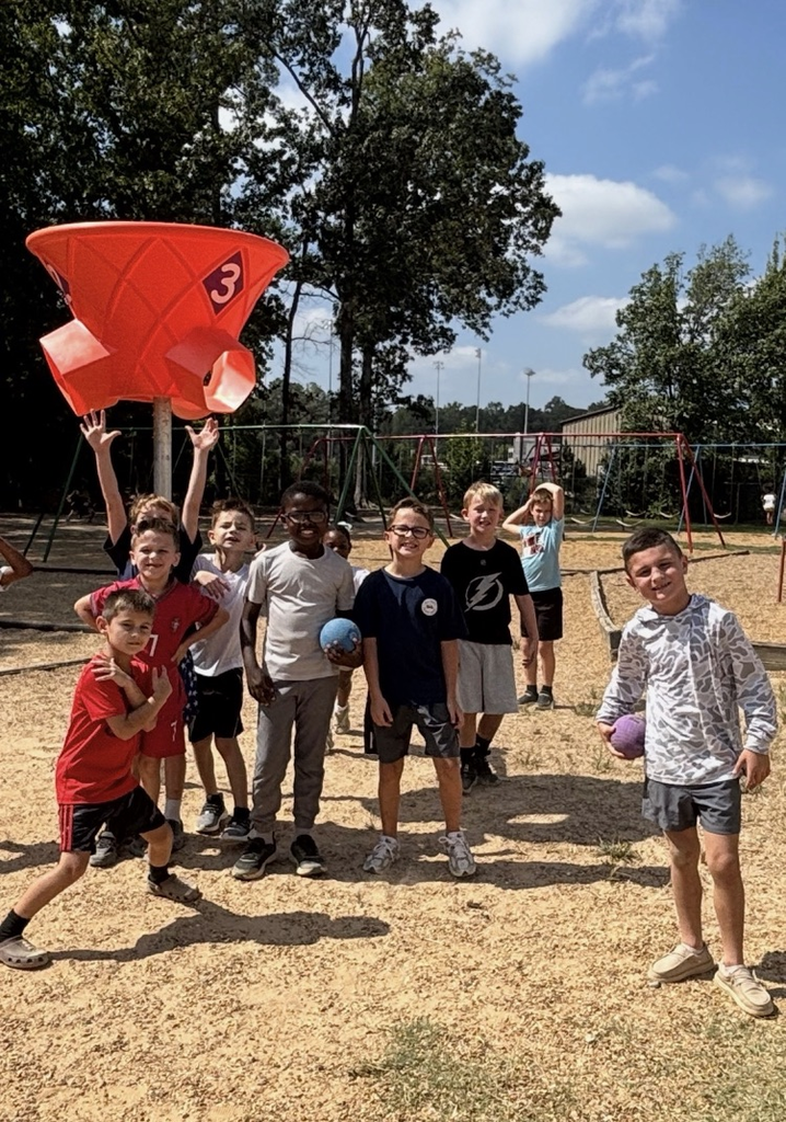 Cooler temperatures mean happy kids! 🍂☀️ We’re so glad our second graders got to enjoy some outdoor recess today! 💕