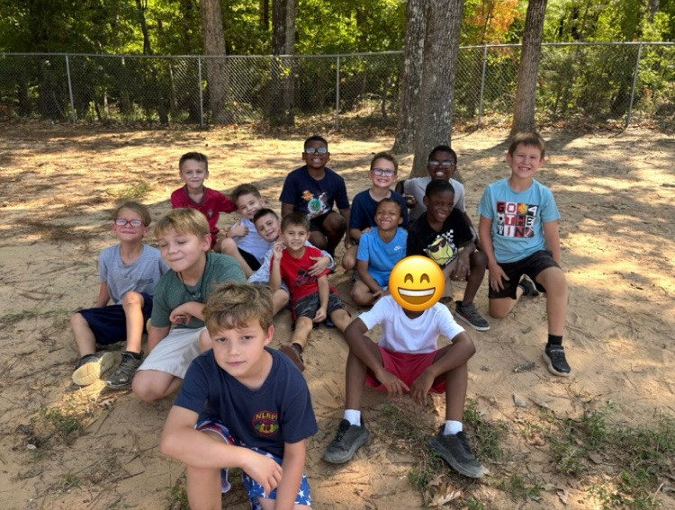 Cooler temperatures mean happy kids! 🍂☀️ We’re so glad our second graders got to enjoy some outdoor recess today! 💕