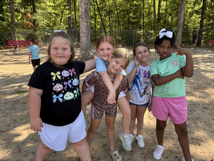 Cooler temperatures mean happy kids! 🍂☀️ We’re so glad our second graders got to enjoy some outdoor recess today! 💕