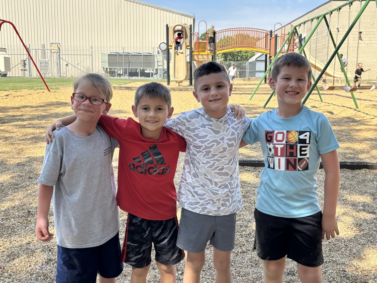Cooler temperatures mean happy kids! 🍂☀️ We’re so glad our second graders got to enjoy some outdoor recess today! 💕