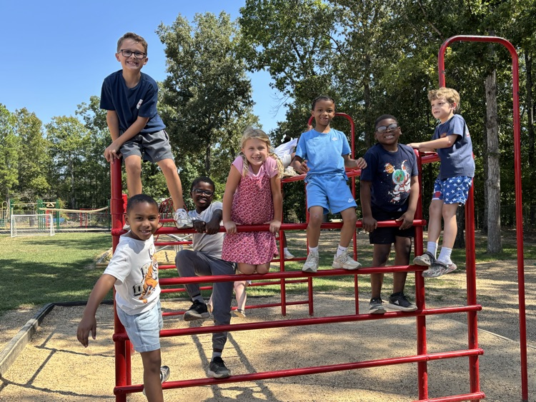 Cooler temperatures mean happy kids! 🍂☀️ We’re so glad our second graders got to enjoy some outdoor recess today! 💕