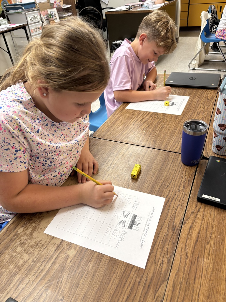 Students rolling dice and comparing numbers