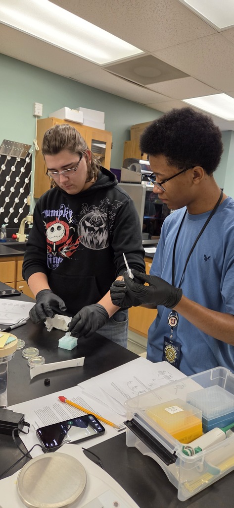 AP Biology students visited ASMSA to conduct experiments.