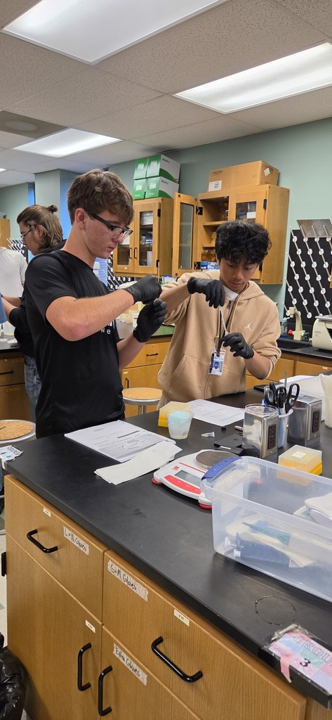 AP Biology students visited ASMSA to conduct experiments.