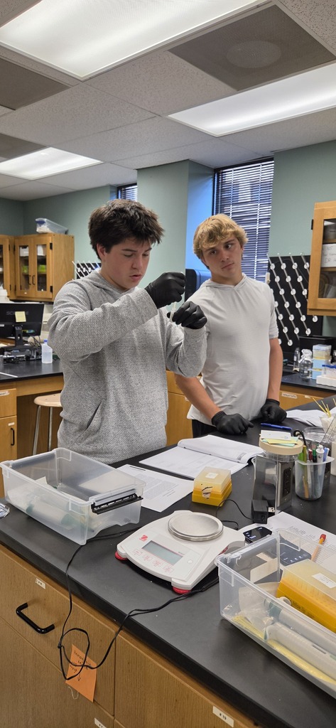 AP Biology students visited ASMSA to conduct experiments.