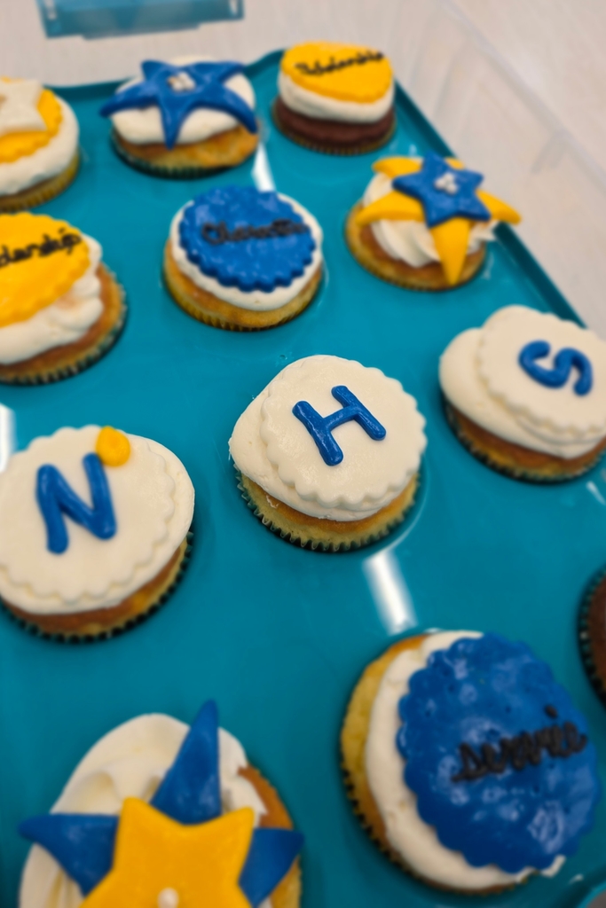 Cupcakes with the National Honor Society insignia