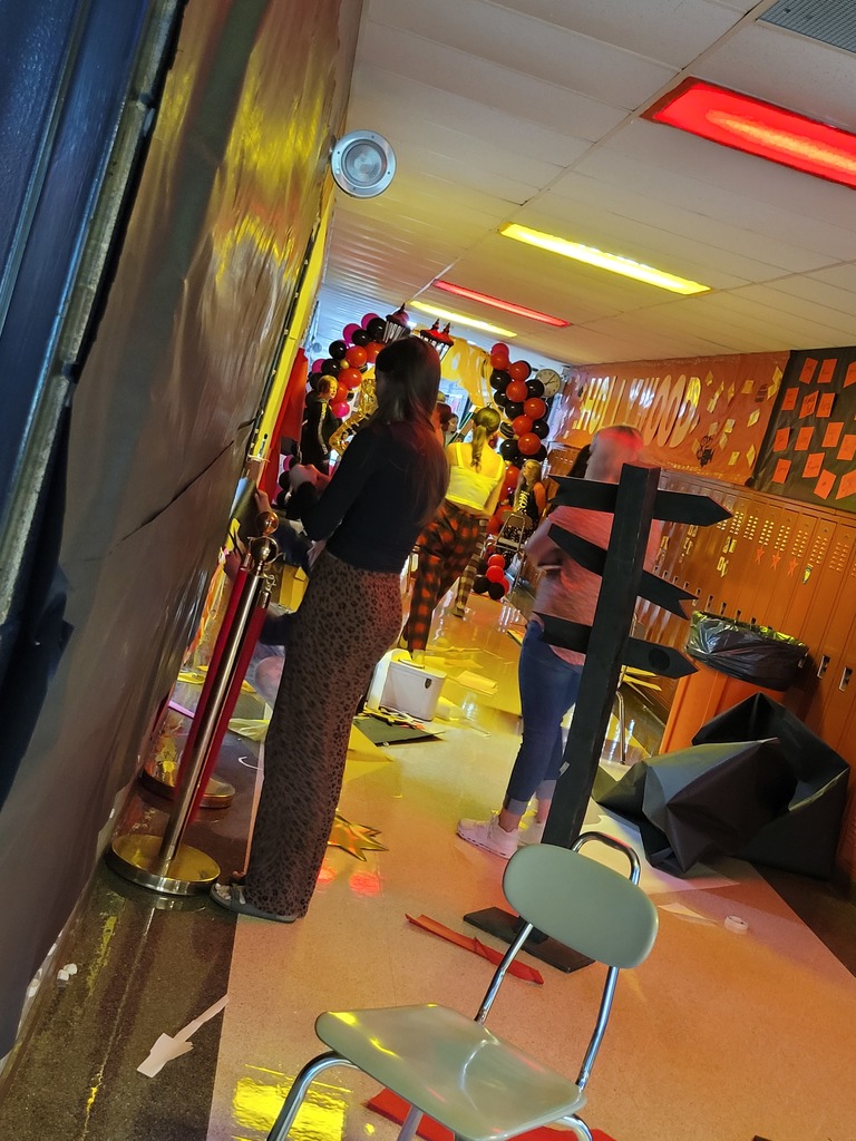 homecoming decorating