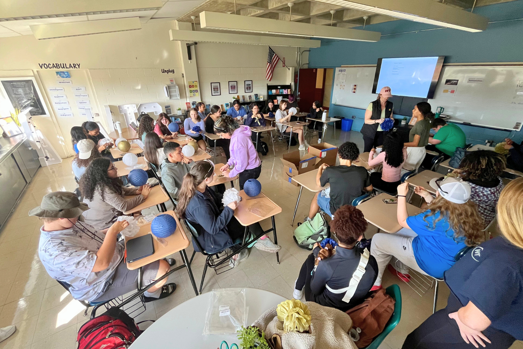 Student Gov Working on Hoco Decor