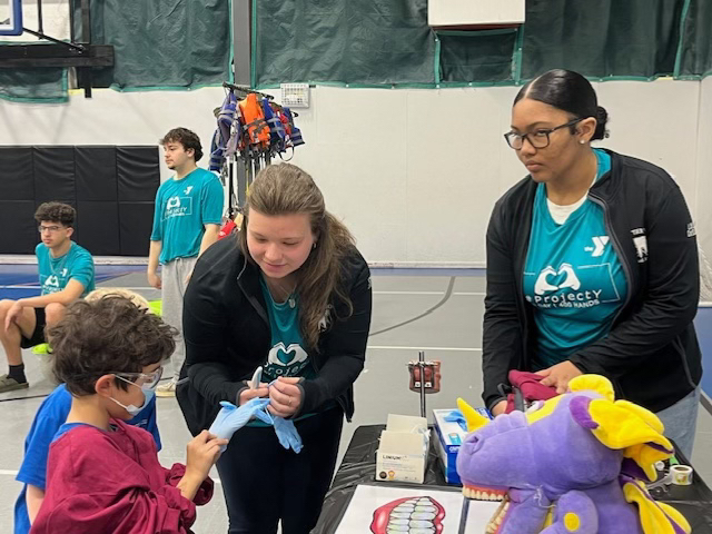 Students Volunteering